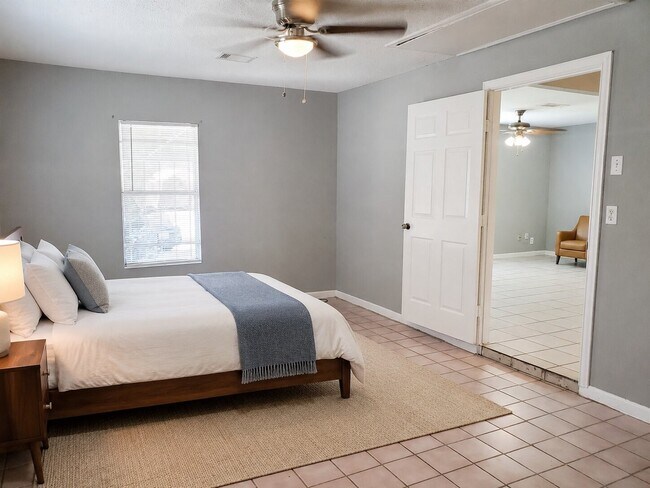 Building Photo - 3020 Sagebrush Dr