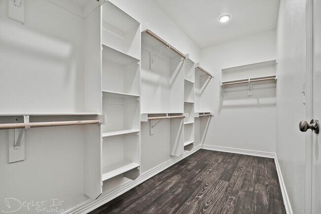 Building Photo - BEAUTIFUL BENTONVILLE HOME - LARGE FENCED IN YARD - BONUS ROOM UPSTAIRS