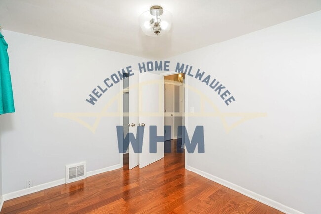 Building Photo - 4902 W Lynndale Ave