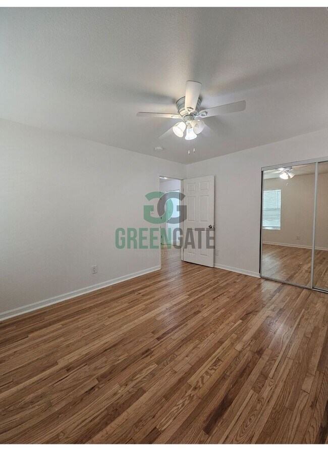 Building Photo - AVAILABLE NOW!! 3 Bedroom 2 Bath Home in Tracy!