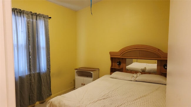 Building Photo - 2249 SE Melaleuca Blvd