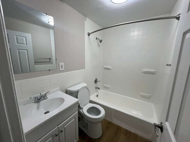 Building Photo - 328 Greenwood St