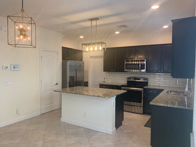 Building Photo - 9488 SW Merlin Ct