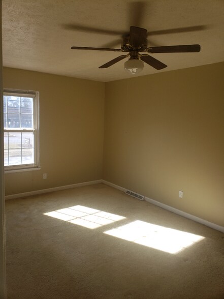 Building Photo - 6586 Liberty Bell Dr