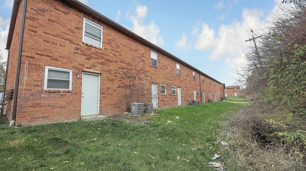 Building Photo - 3042 Sandridge Ave