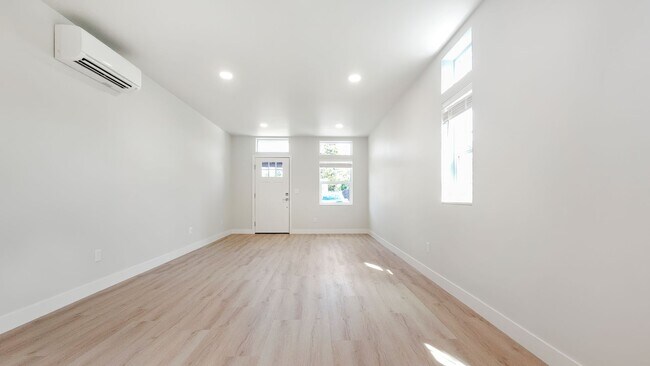Building Photo - 4128 13th Ave S