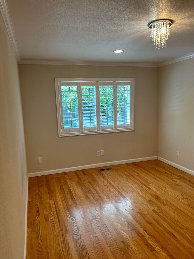 Building Photo - Beautiful Home with multiple upgrades!