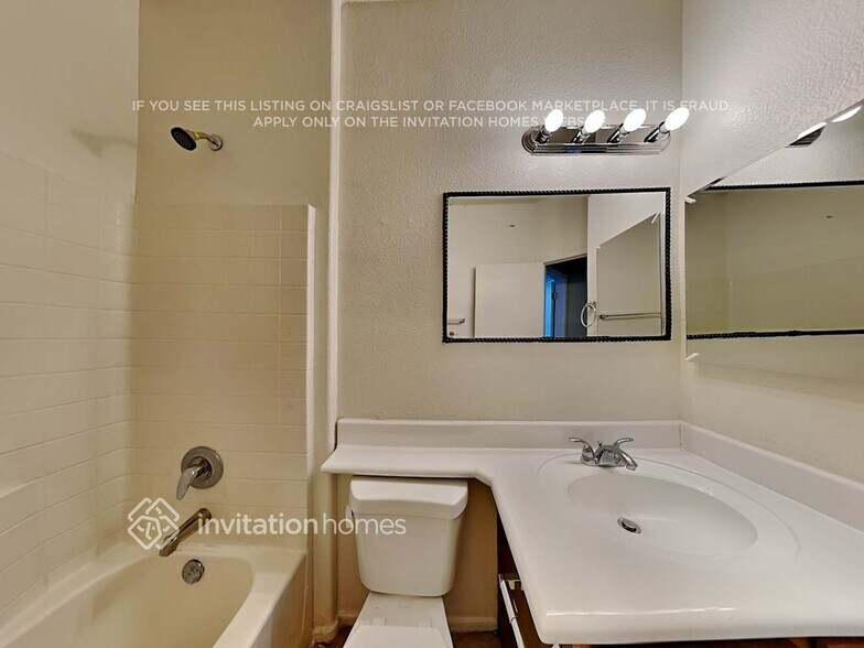 Building Photo - 1415 E Pecan Rd