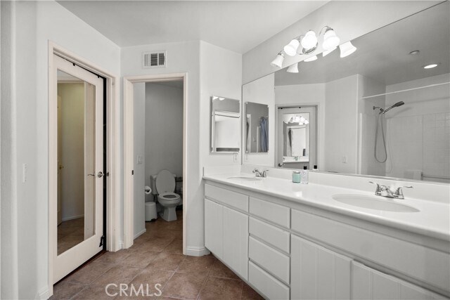 Building Photo - 18 Moonstone