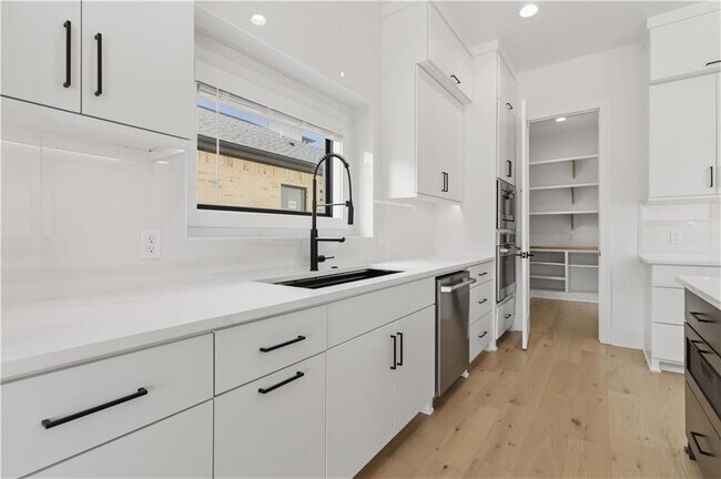 Building Photo - 4413 S 88th St