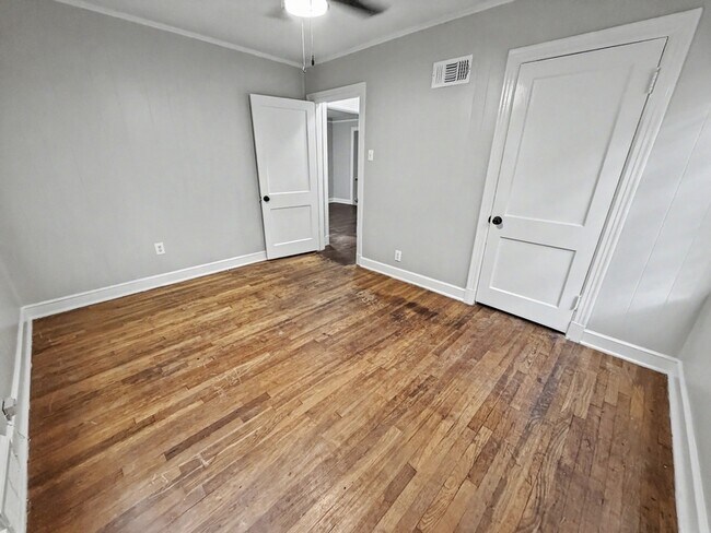 Building Photo - 987 Parkhaven Ln