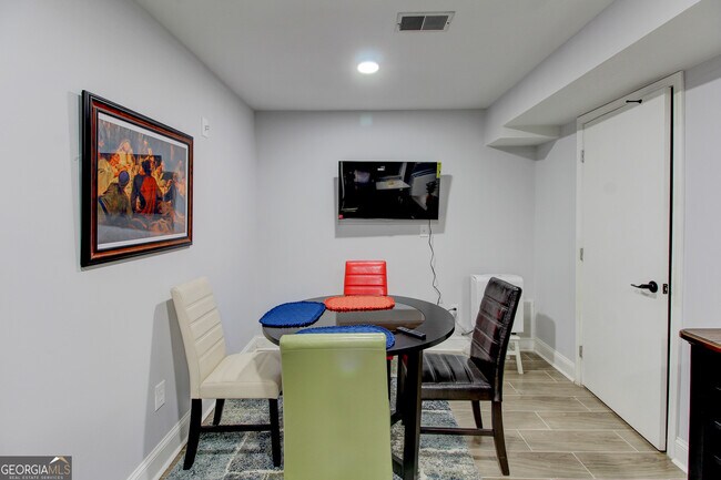 Building Photo - 4915 Lake Forest Dr SE