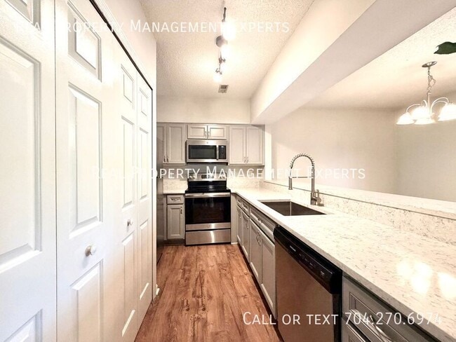 Building Photo - 20119 Henderson Rd