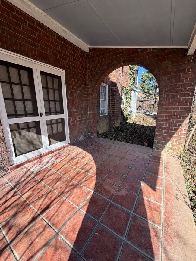 Building Photo - Ferdinand/829