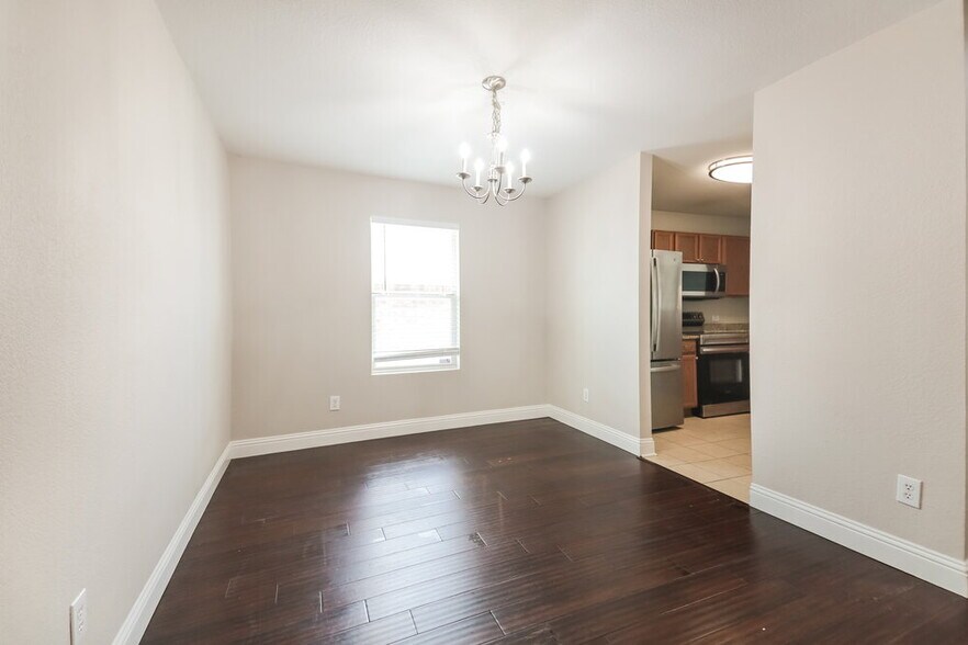 Building Photo - 1428 Waterford Dr