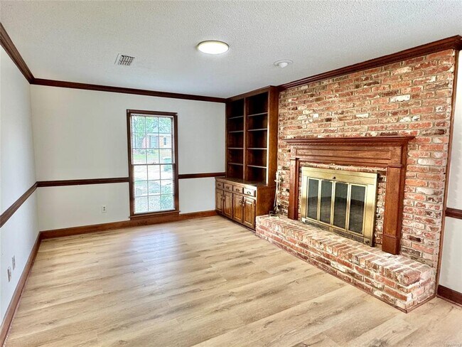 Building Photo - 2905 Willow Ln Dr