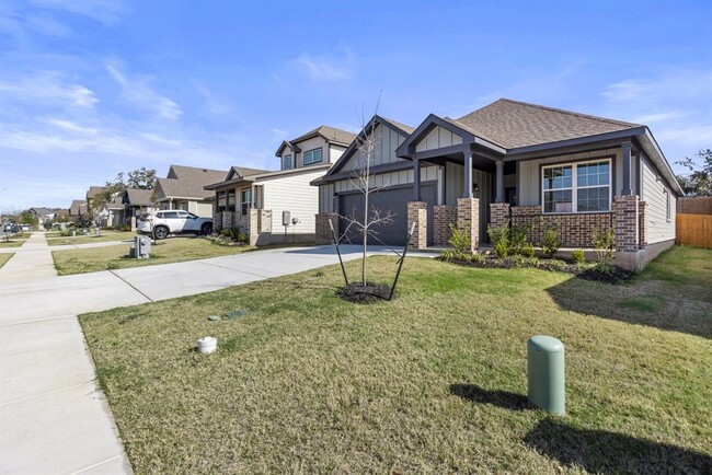 Building Photo - 305 Brooks Ranch Dr
