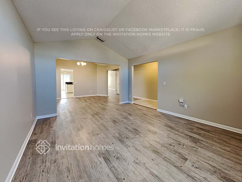 Building Photo - 3405 Charmont Dr
