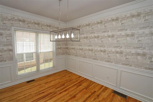 Building Photo - 2210 Orchard Park Cir NW