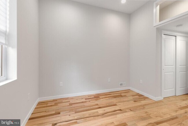 Building Photo - 2039 E Letterly St