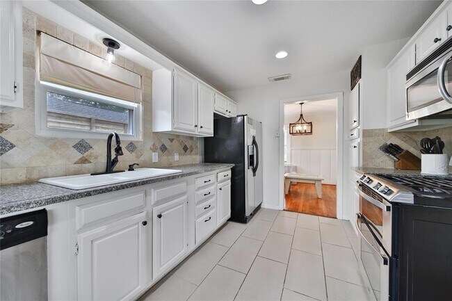 Building Photo - 1635 Althea Dr