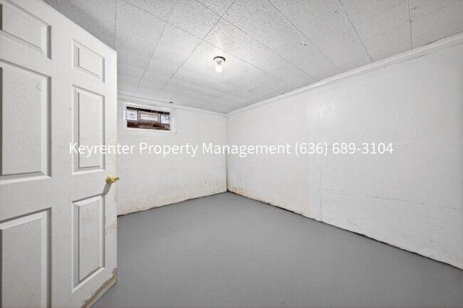Building Photo - 5936 Theodore Ave