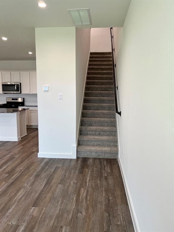 Building Photo - 3017 La Latina Dr