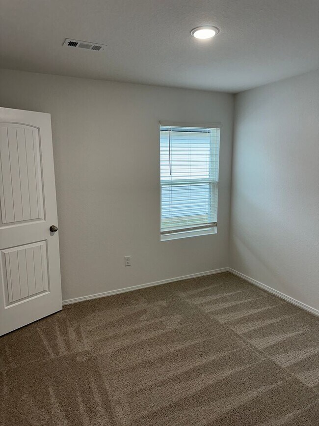 Building Photo - *Pre-leasing* NEW Three Bedroom | Two Bath...