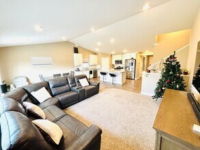 Building Photo - Amazing updated 4 bed house in Lakeville!