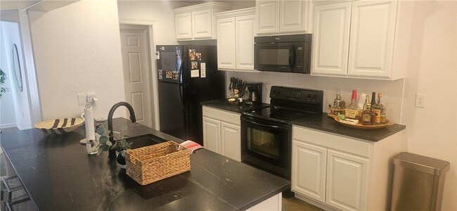 Building Photo - 1290 N Sang Ave