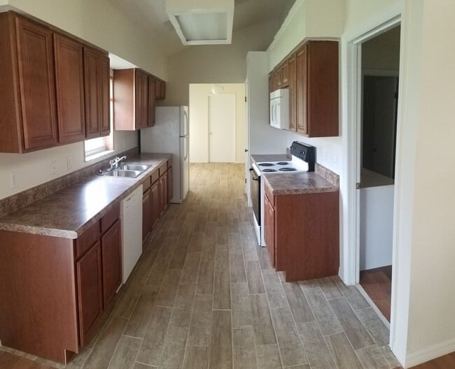 Building Photo - 40 Hemlock Trace