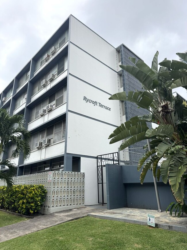 Building Photo - Rycroft Terrace - Upgraded Studio with Parking!