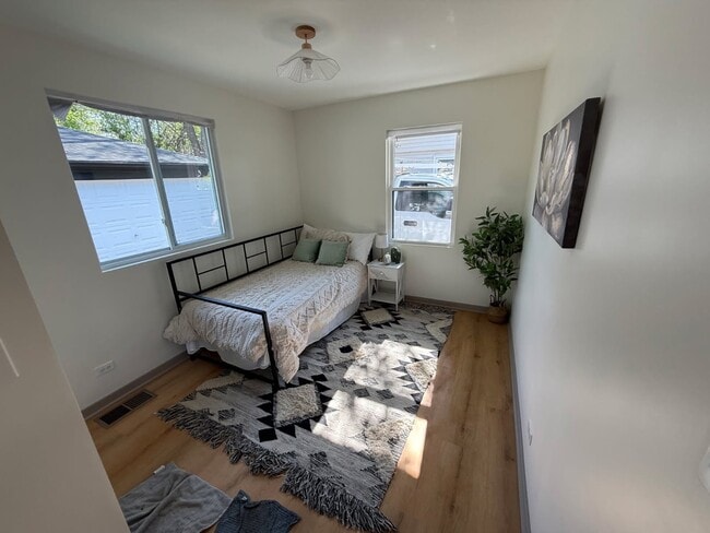 Building Photo - 939 S Fletcher Dr