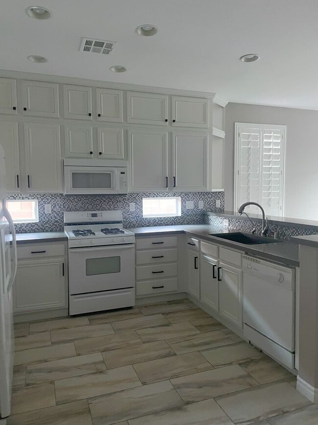 Building Photo - Must See One Story Home in the Heart of Su...