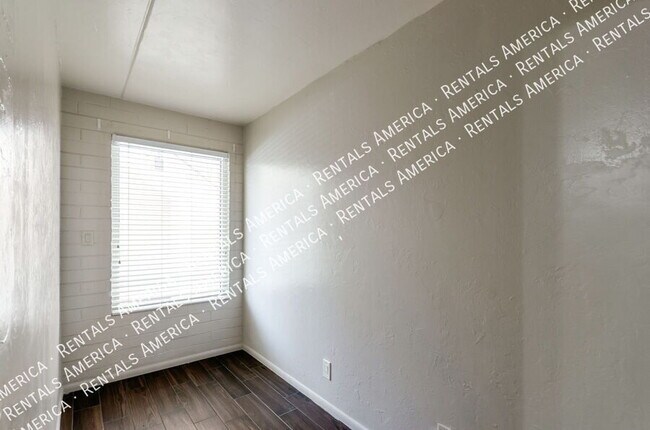 Building Photo - 55 N Cherry Ave