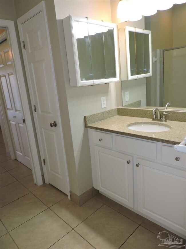 Building Photo - 6423 Lake Charlene Ln