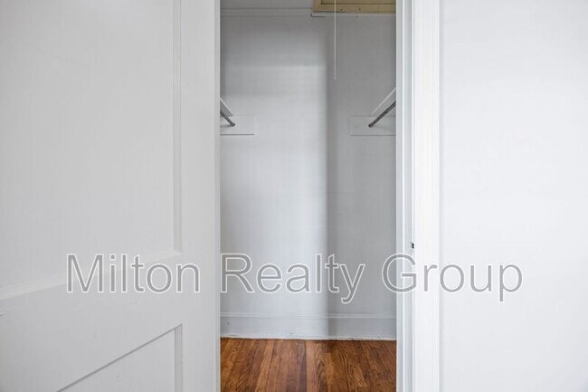 Building Photo - 1206 S 9th St