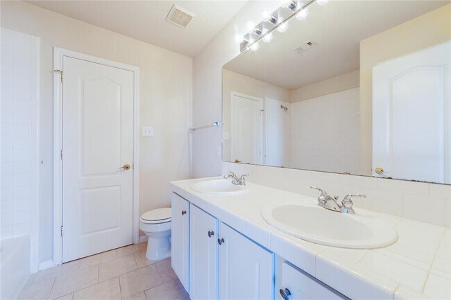 Building Photo - 2403 Branum Dr
