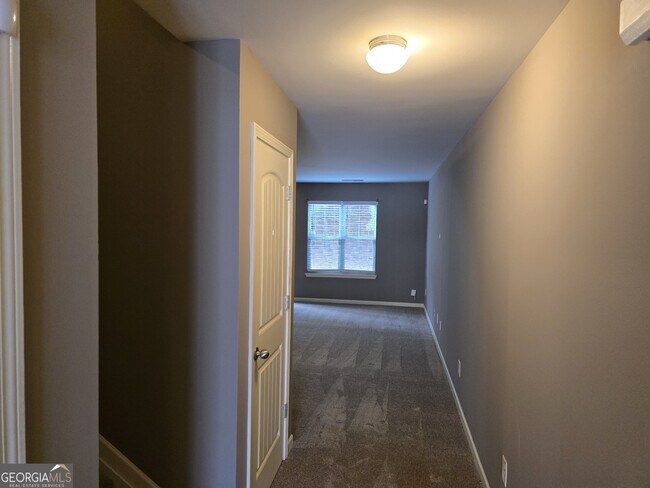 Building Photo - 175 Oakland Hills Way