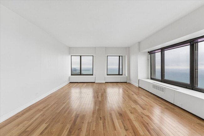 Building Photo - 175 E Delaware Pl