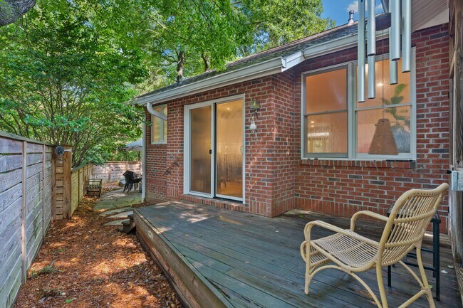 Building Photo - Beautiful Home in the Desirable Bel Arbor Community!