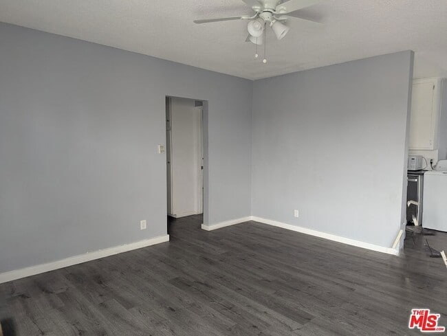 Building Photo - 901 W 64th St