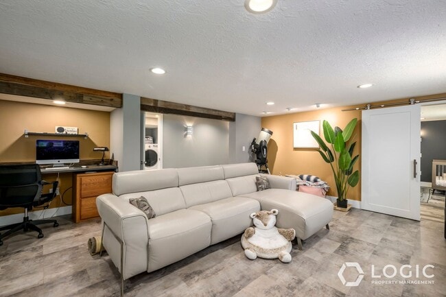 Building Photo - Beautiful Home in Salt Lake!