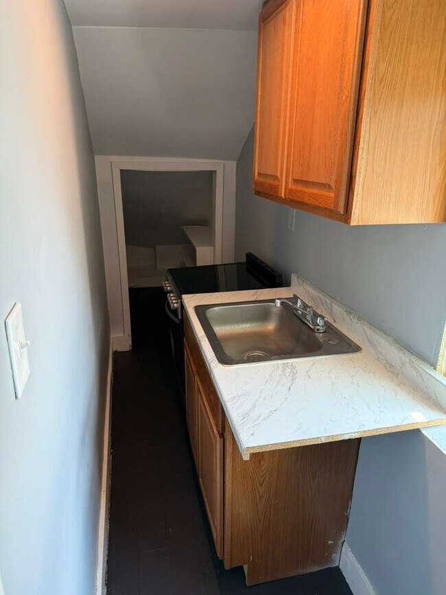 Building Photo - 179 Isabella Ave