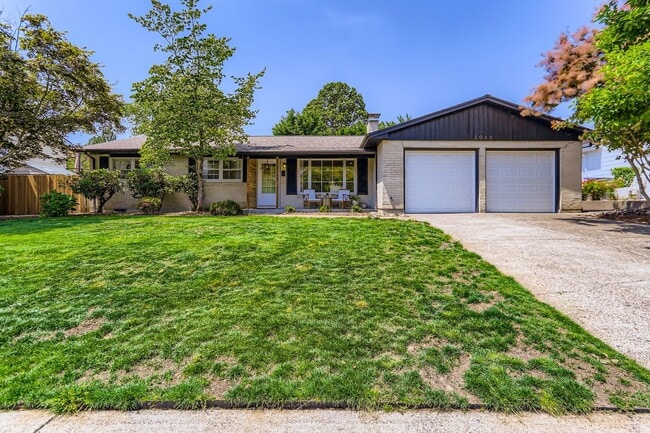 Building Photo - Cedar Hills 3 Bedroom, 2.5 Bathroom Ranch