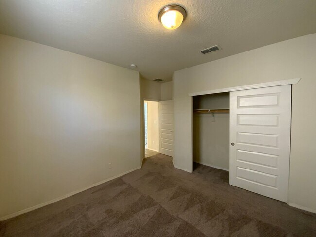 Building Photo - Beautiful 3 Bedroom Plus Office Recent Con...