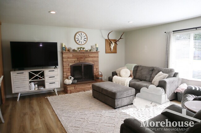 Building Photo - 10440 Meadow Lark Dr