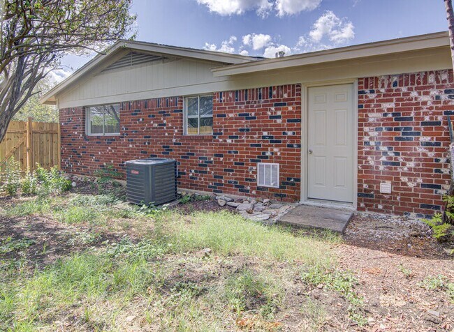 Building Photo - 5006 Brighton Rd