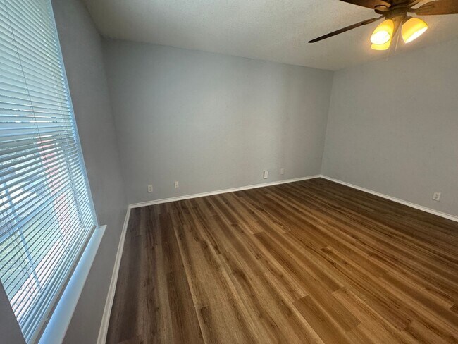 Building Photo - 12926 Thomas Sumter St