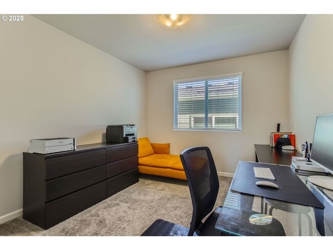 Building Photo - Modern Comfort in Happy Valley – 3BD/2.5BA...